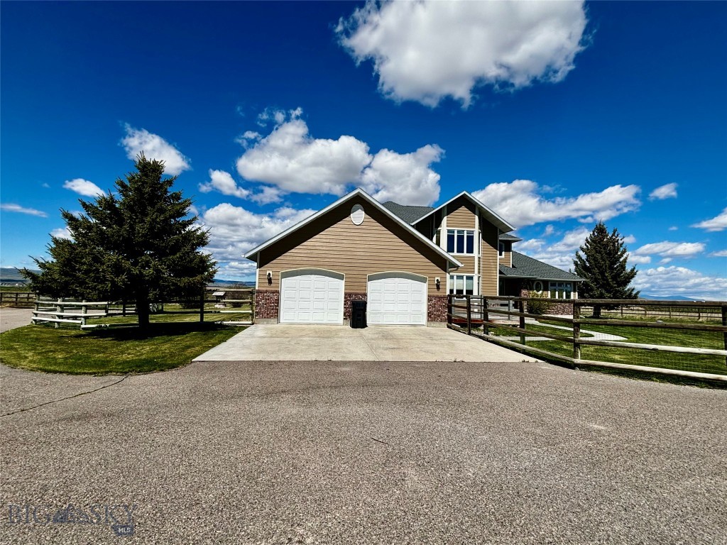 120 Rodeo Trail Property Photo 4