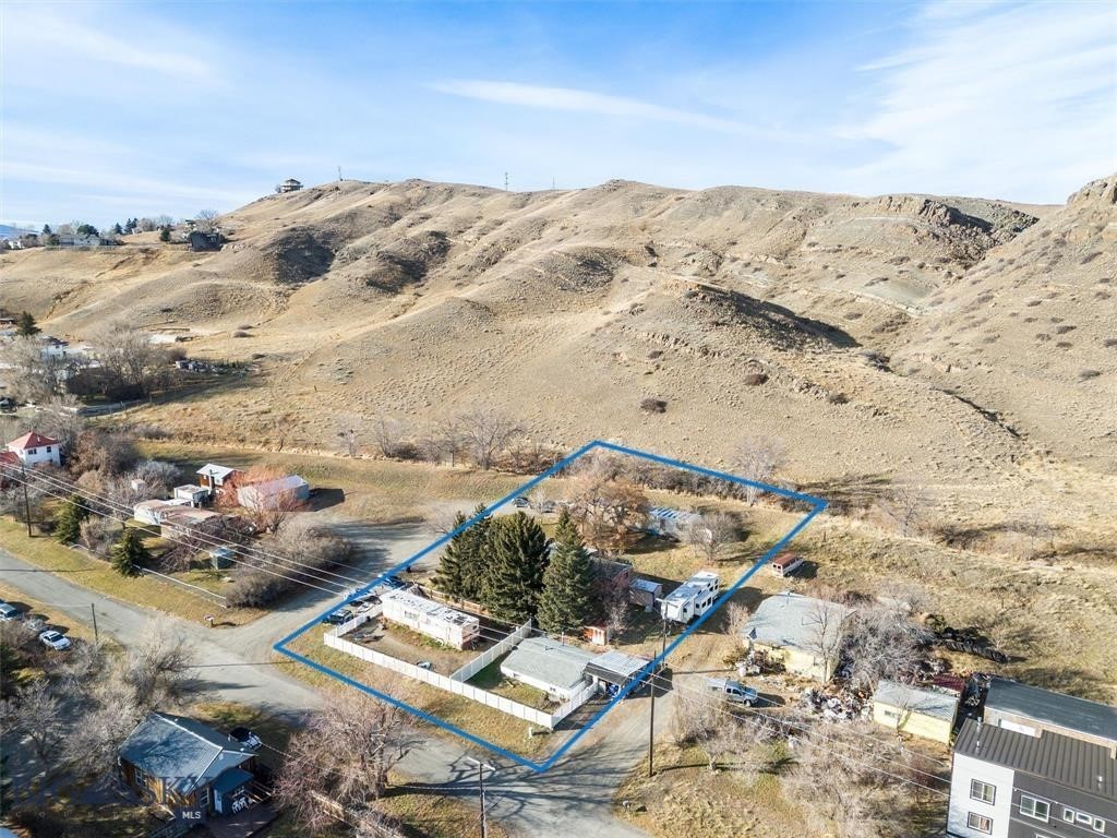 907 E Montana Street Property Photo
