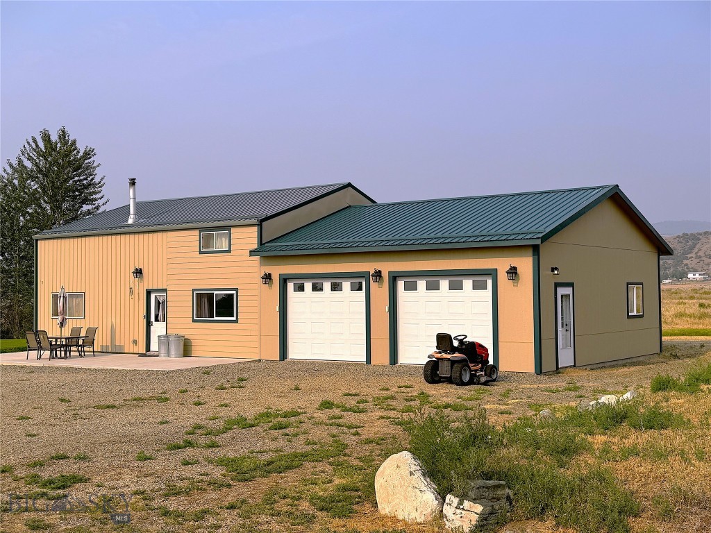 1074 Crow Creek Property Photo 2