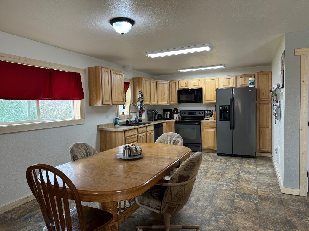 1074 Crow Creek Property Photo 6