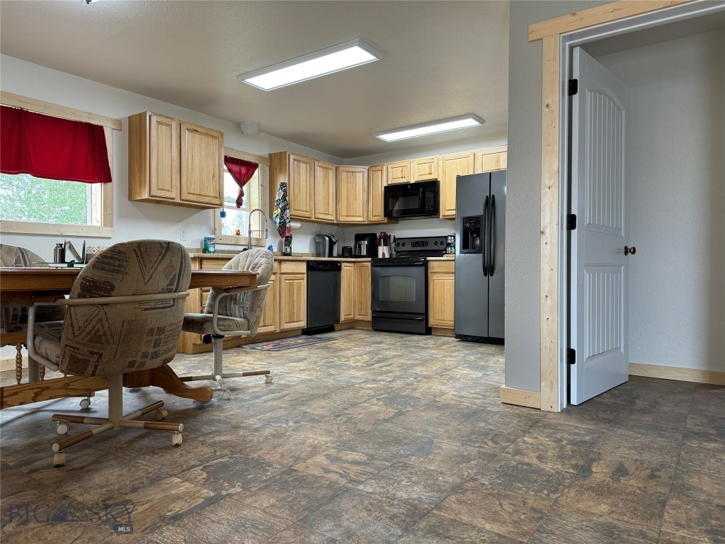 1074 Crow Creek Property Photo 7
