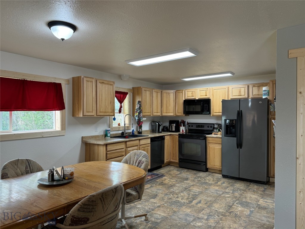 1074 Crow Creek Property Photo 8