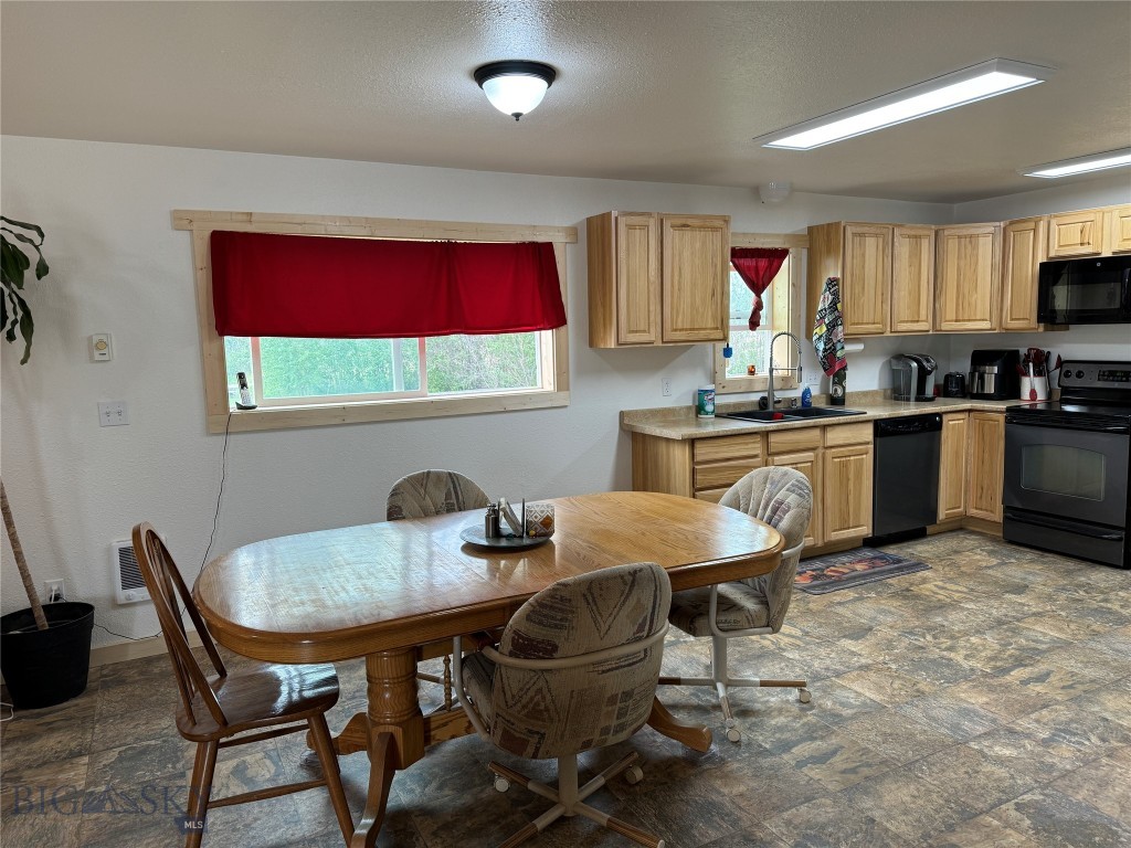 1074 Crow Creek Property Photo 9
