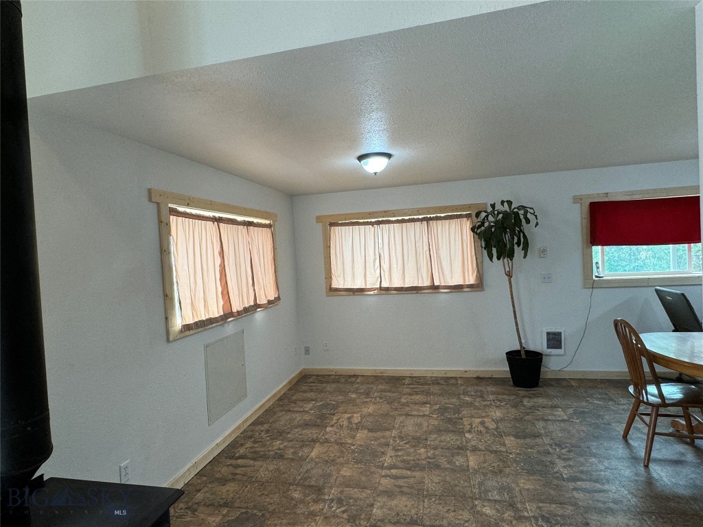 1074 Crow Creek Property Photo 11