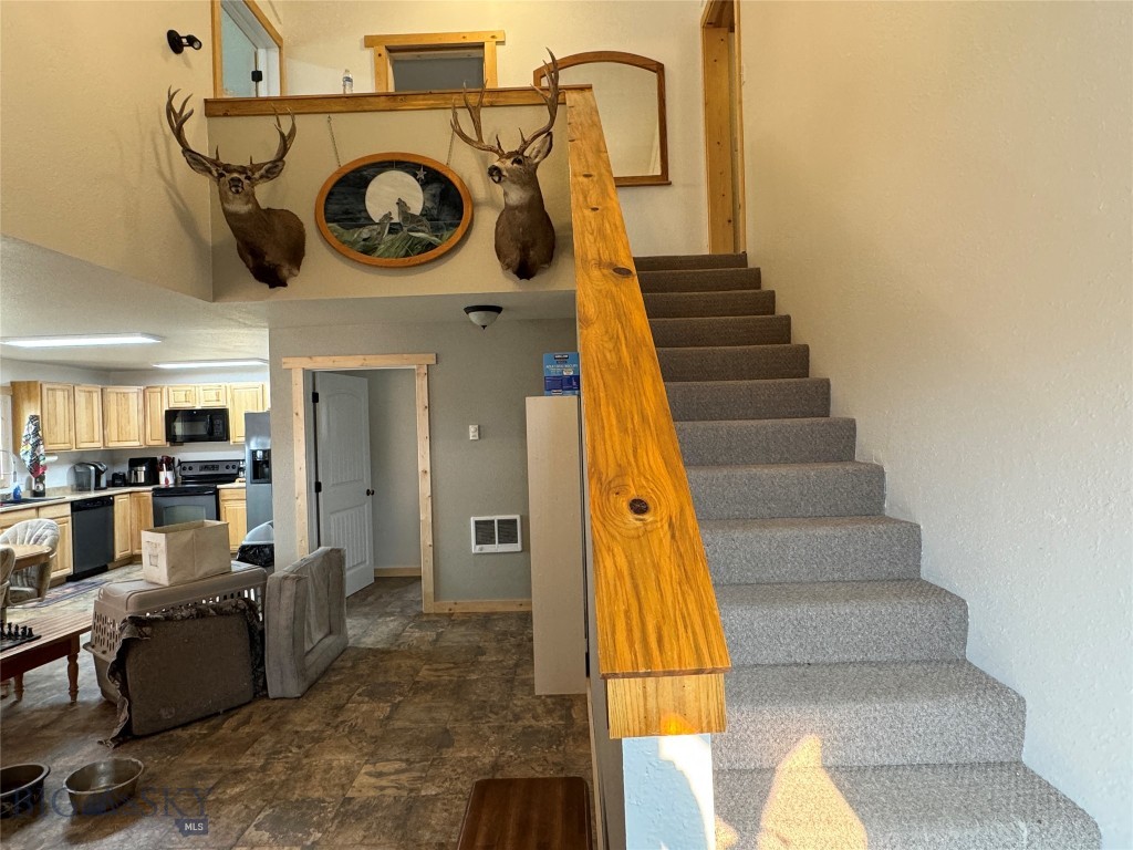 1074 Crow Creek Property Photo 13
