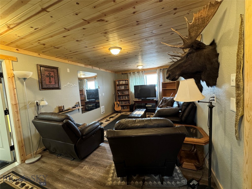 1074 Crow Creek Property Photo 19