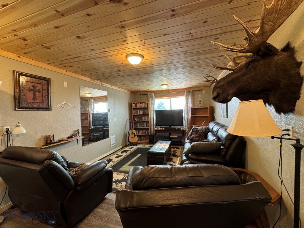 1074 Crow Creek Property Photo 20