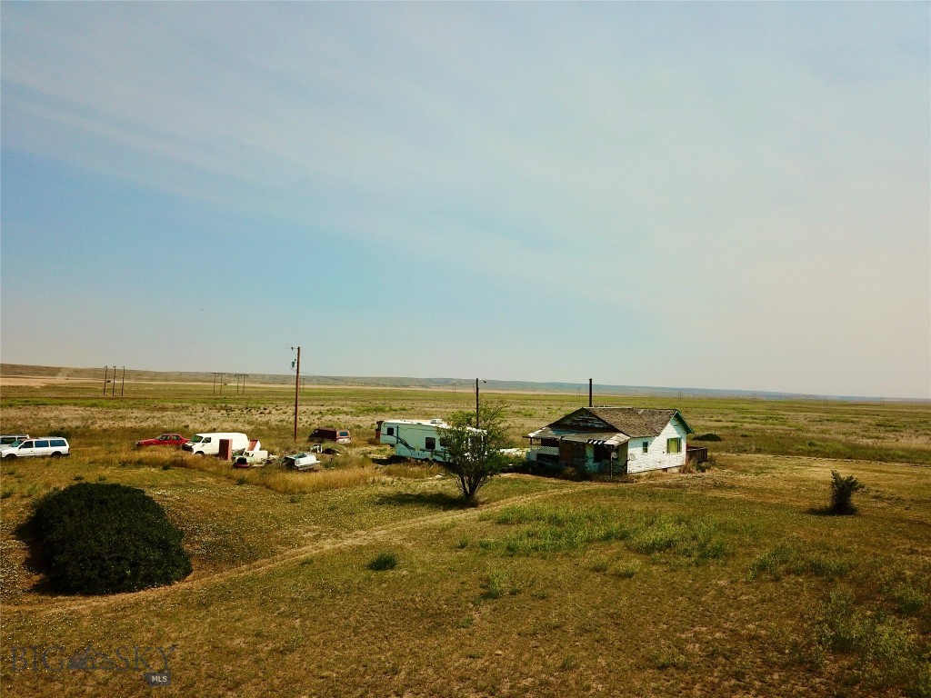 33919 Us-87 Property Photo 6