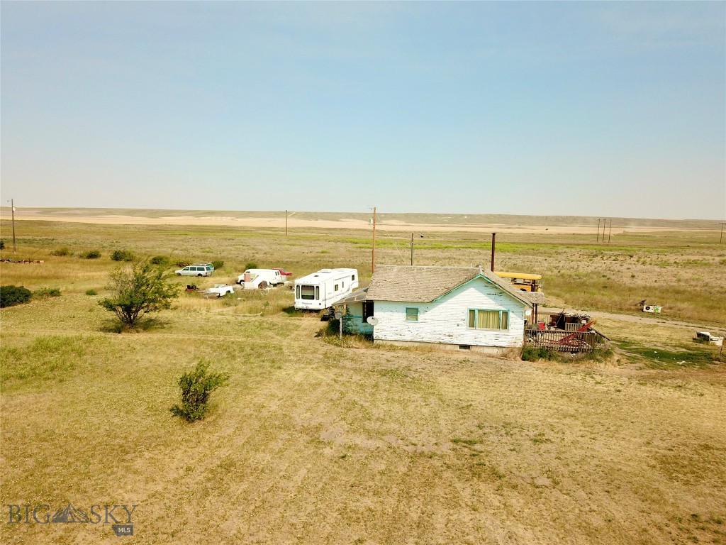 33919 Us-87 Property Photo 8