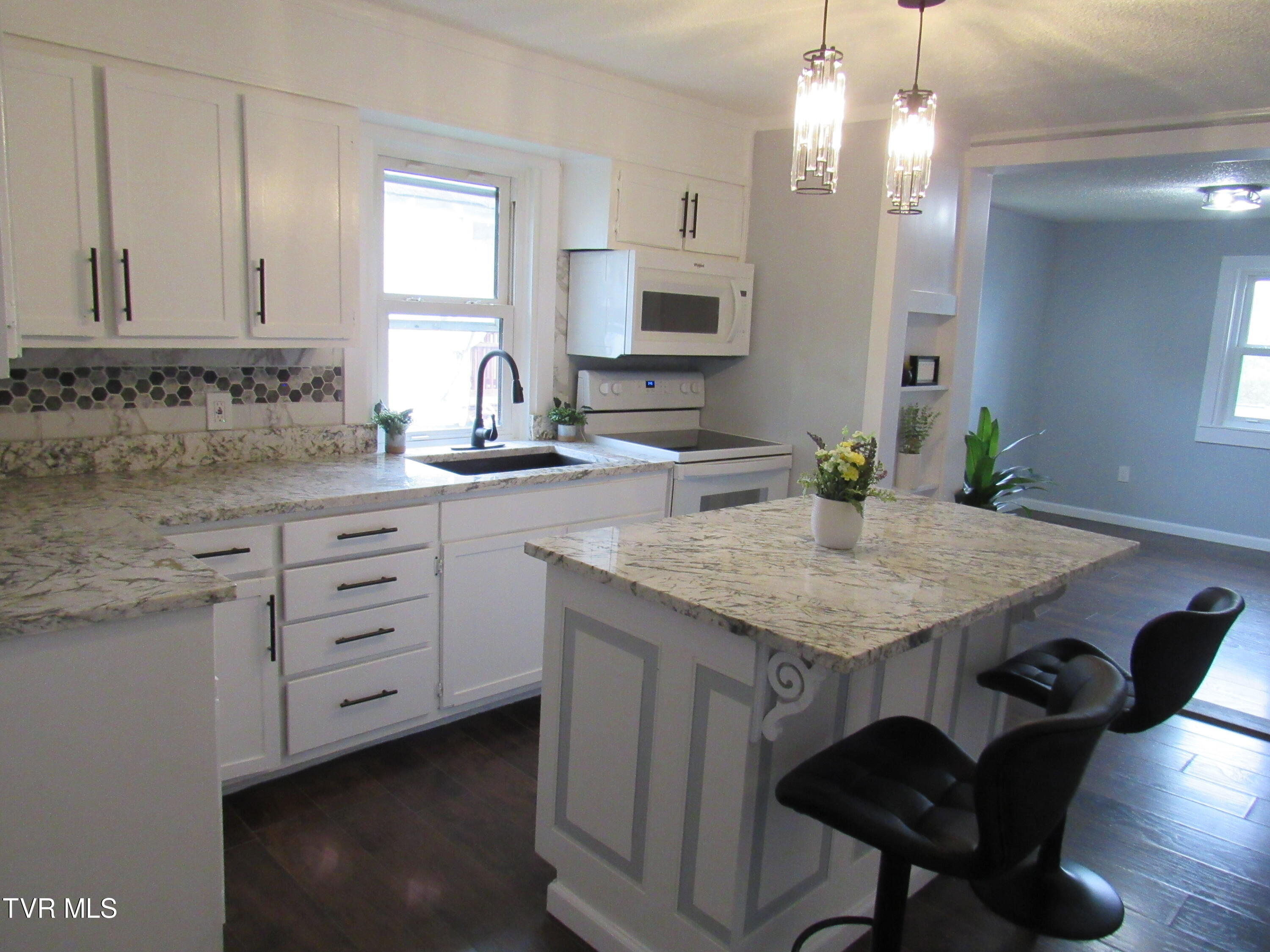 1208 Riverside Avenue Property Photo 2