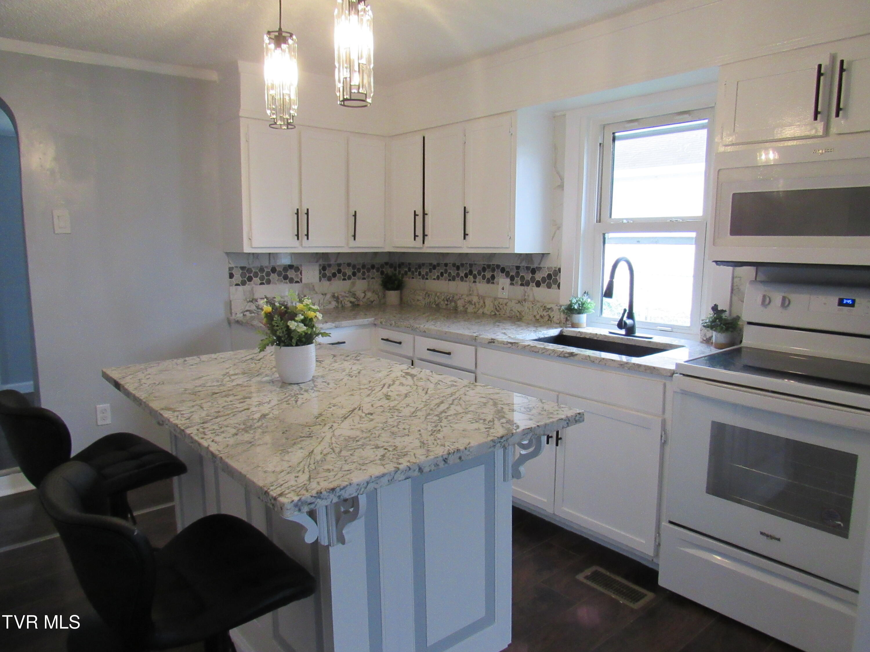 1208 Riverside Avenue Property Photo 3