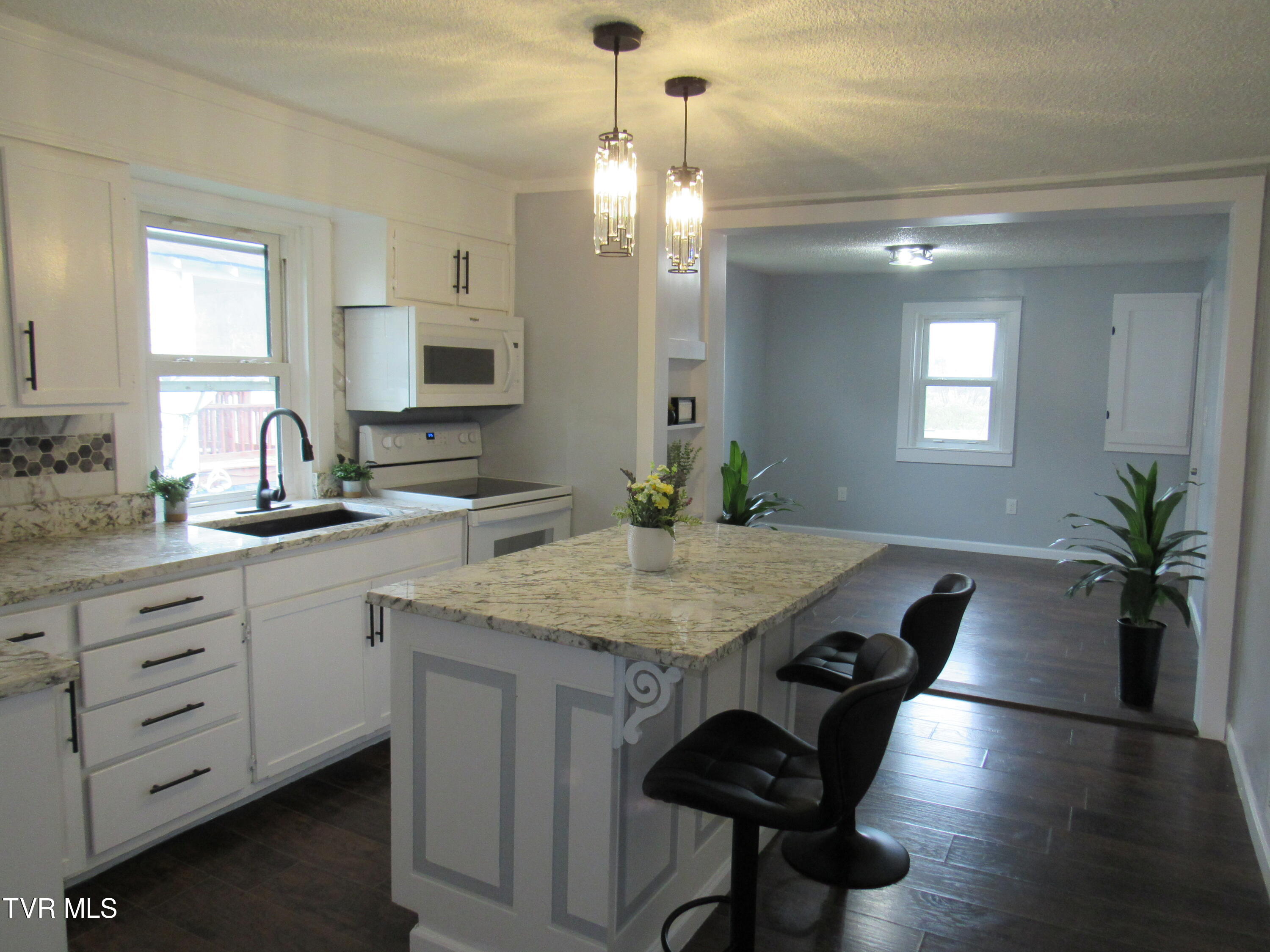 1208 Riverside Avenue Property Photo 4