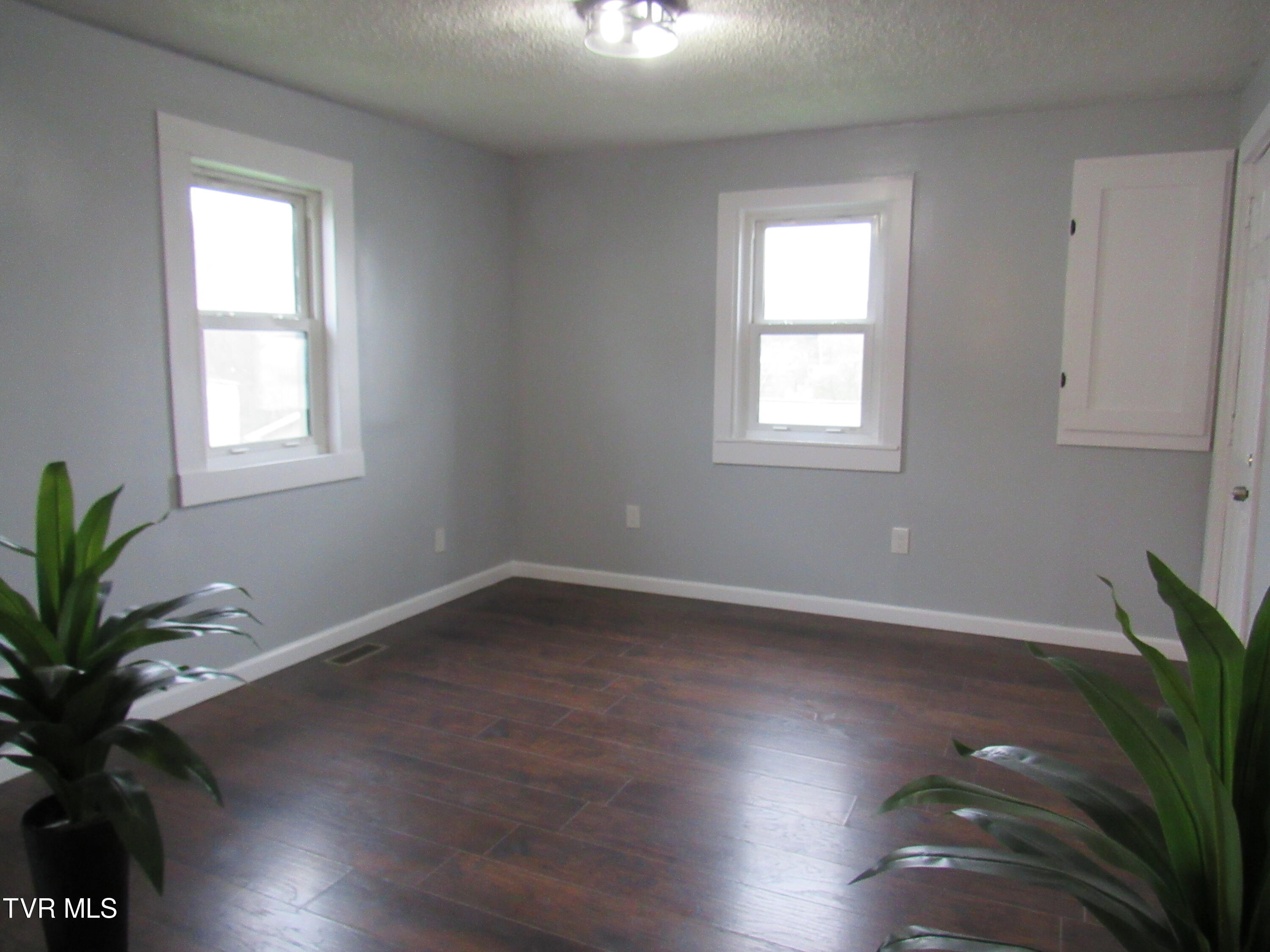 1208 Riverside Avenue Property Photo 5