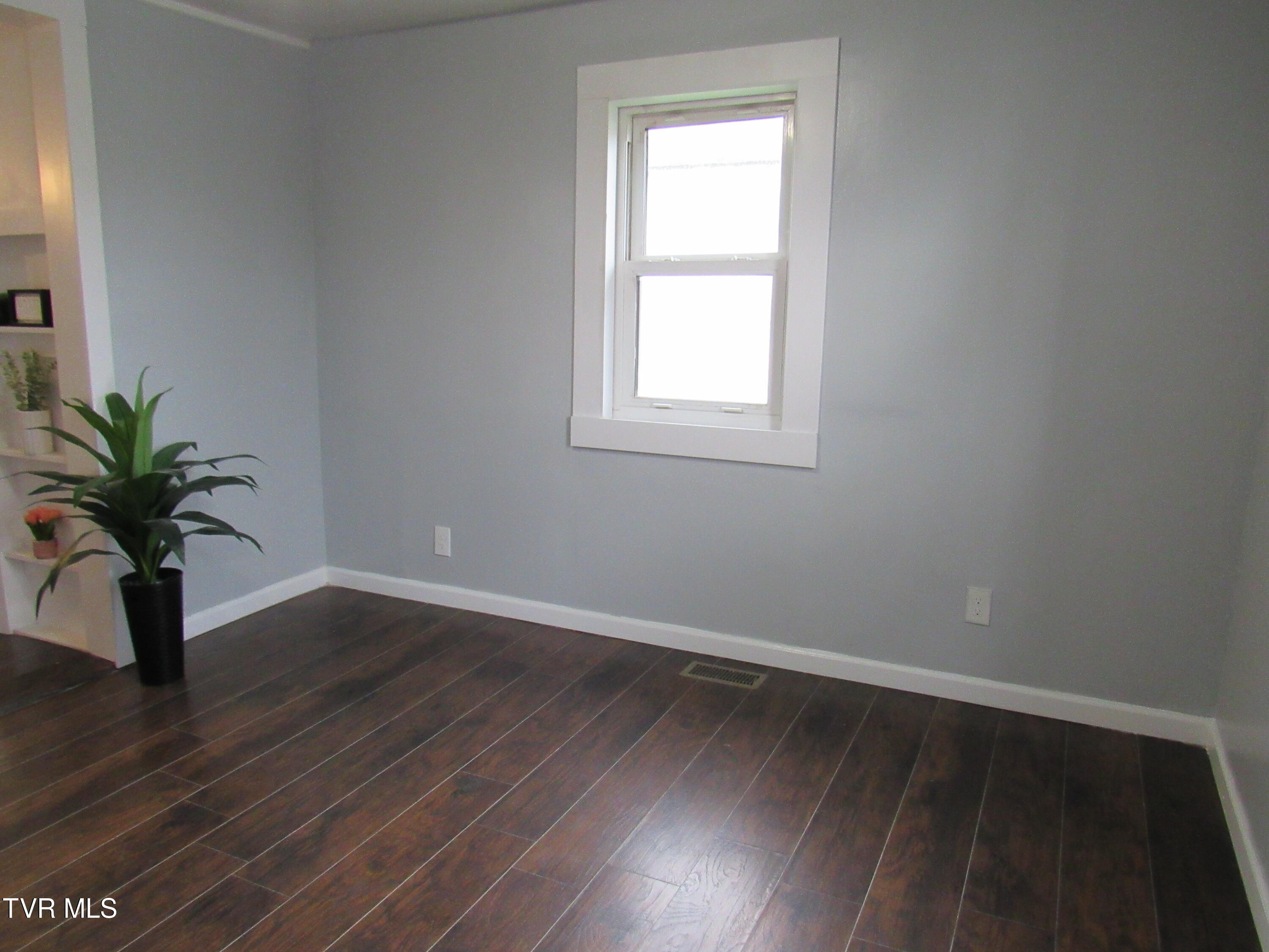 1208 Riverside Avenue Property Photo 7