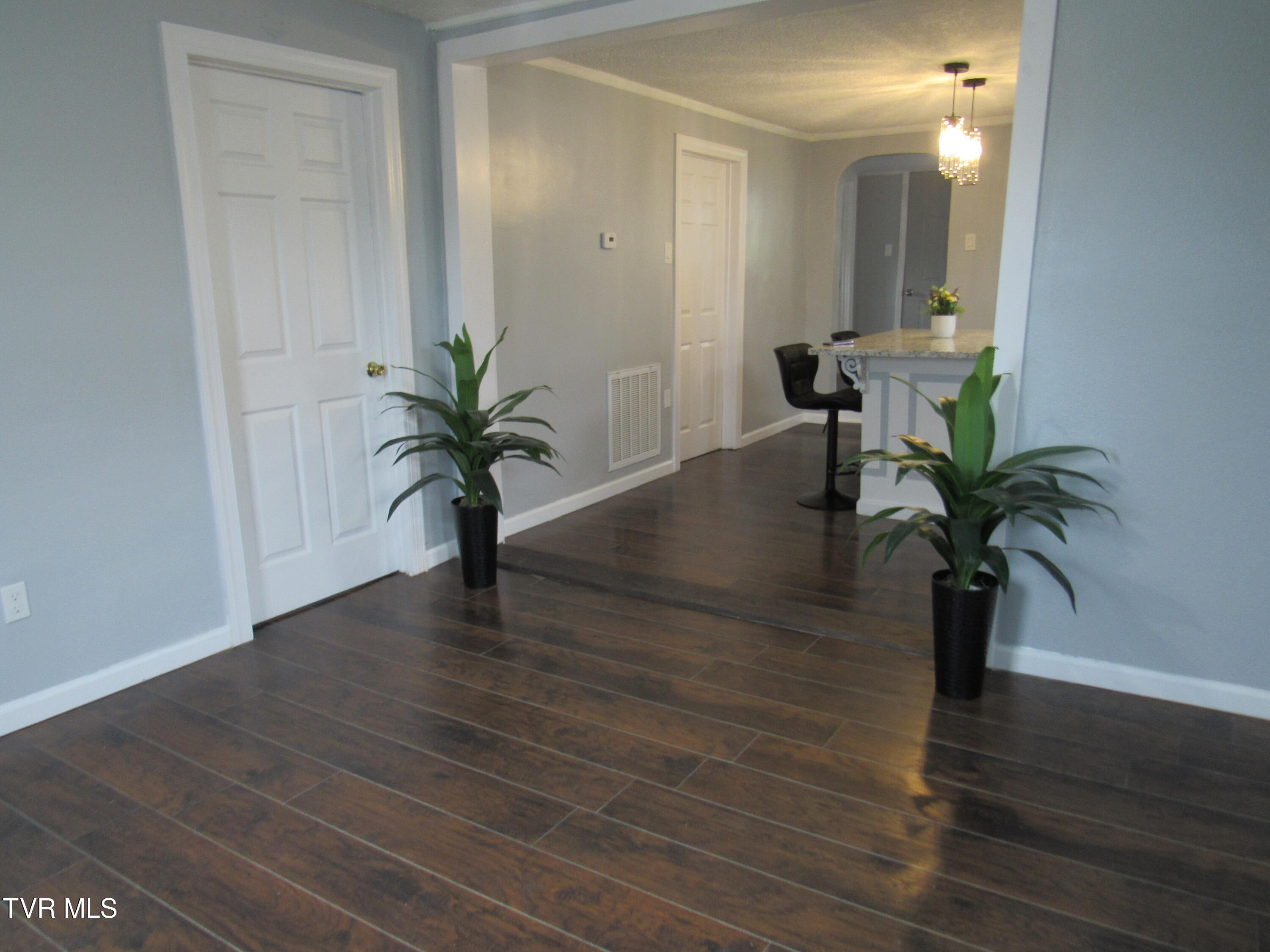 1208 Riverside Avenue Property Photo 8