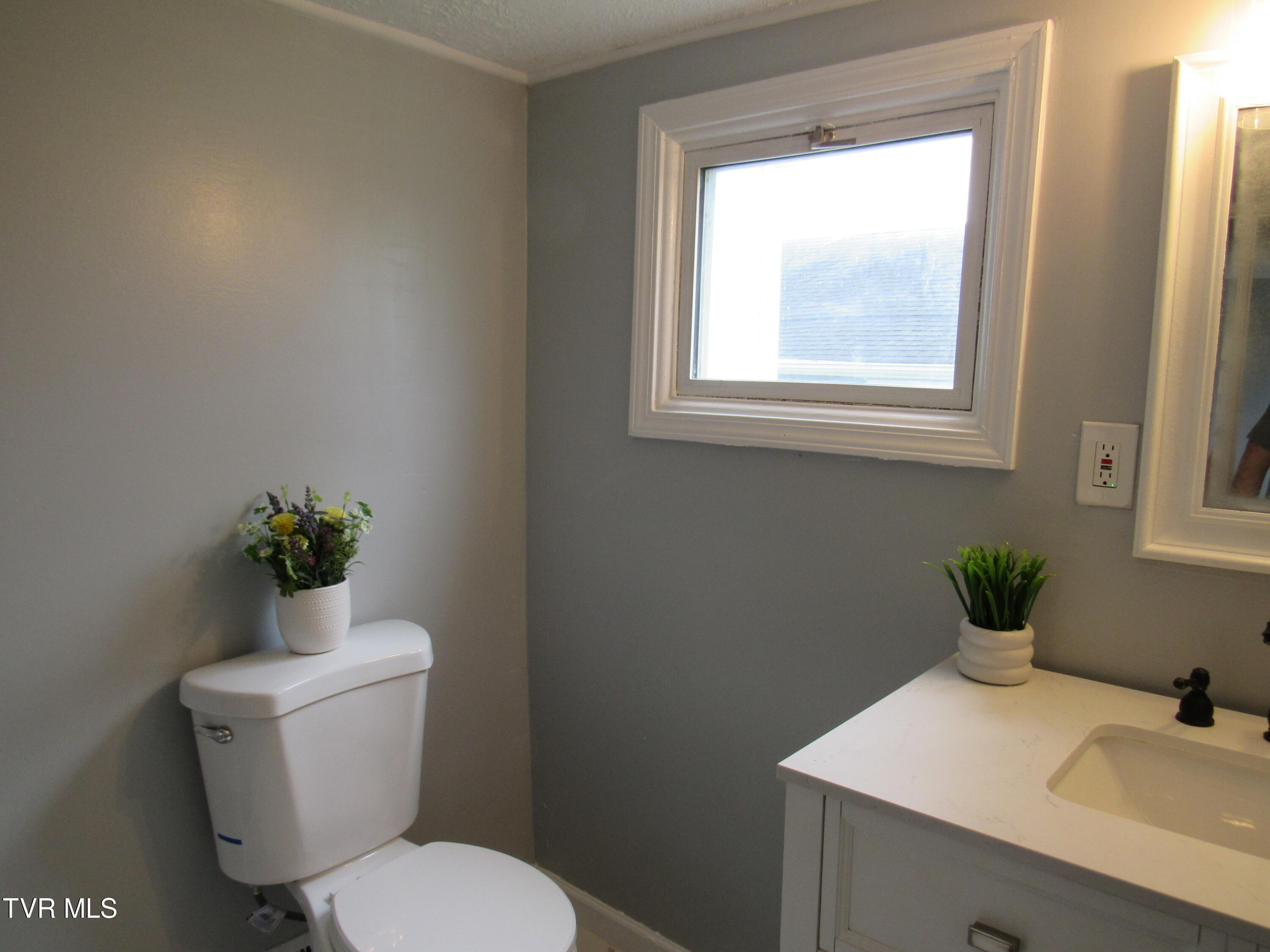 1208 Riverside Avenue Property Photo 13