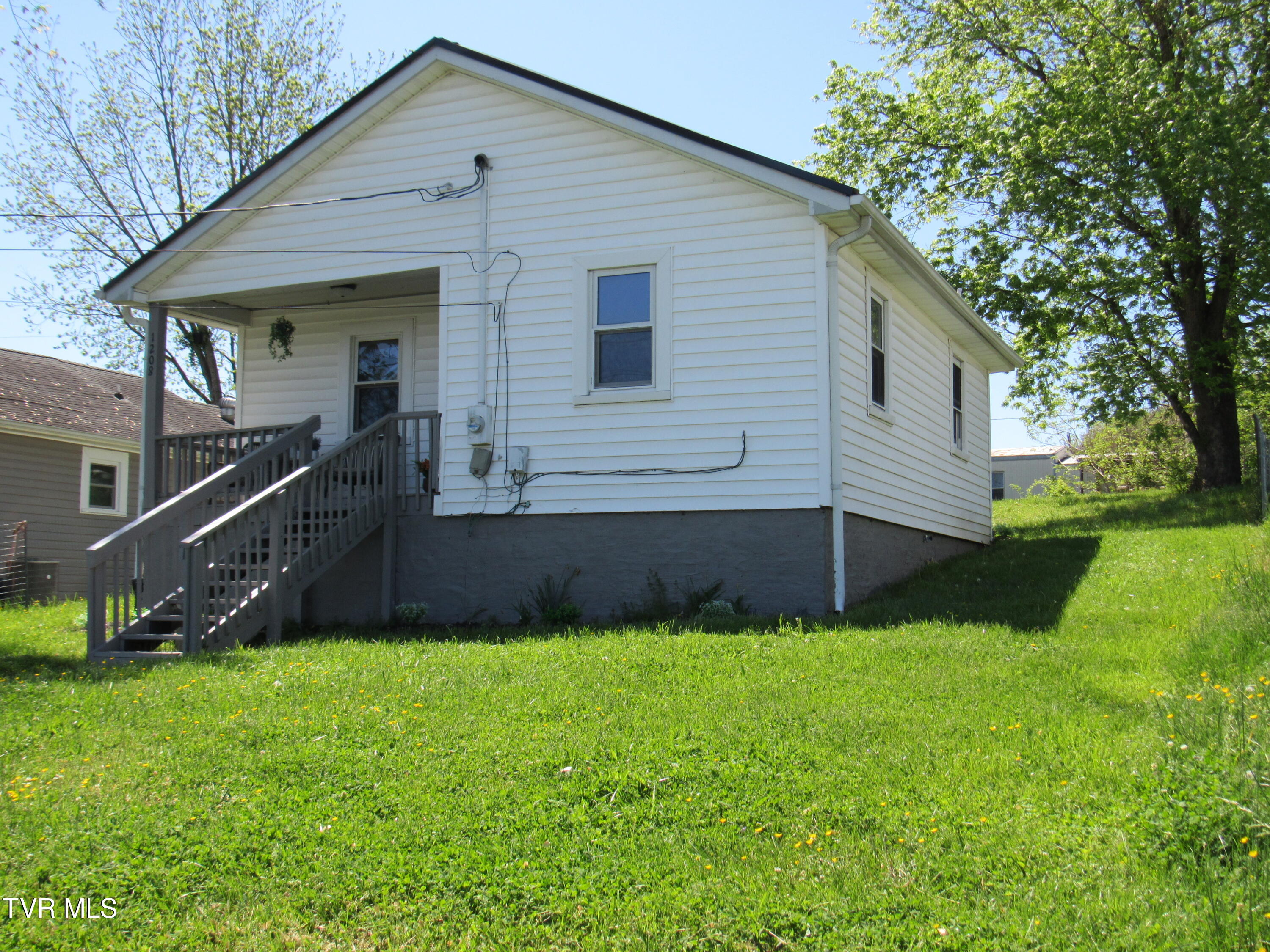 1208 Riverside Avenue Property Photo 21