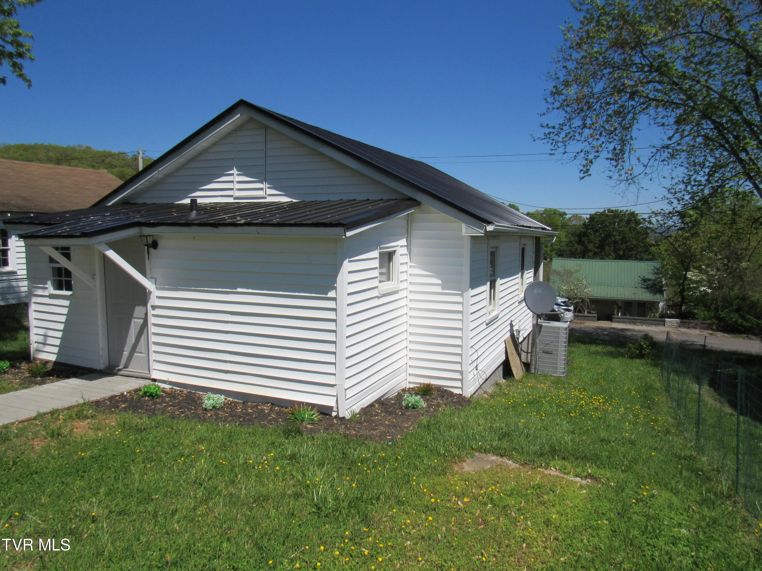 1208 Riverside Avenue Property Photo 23