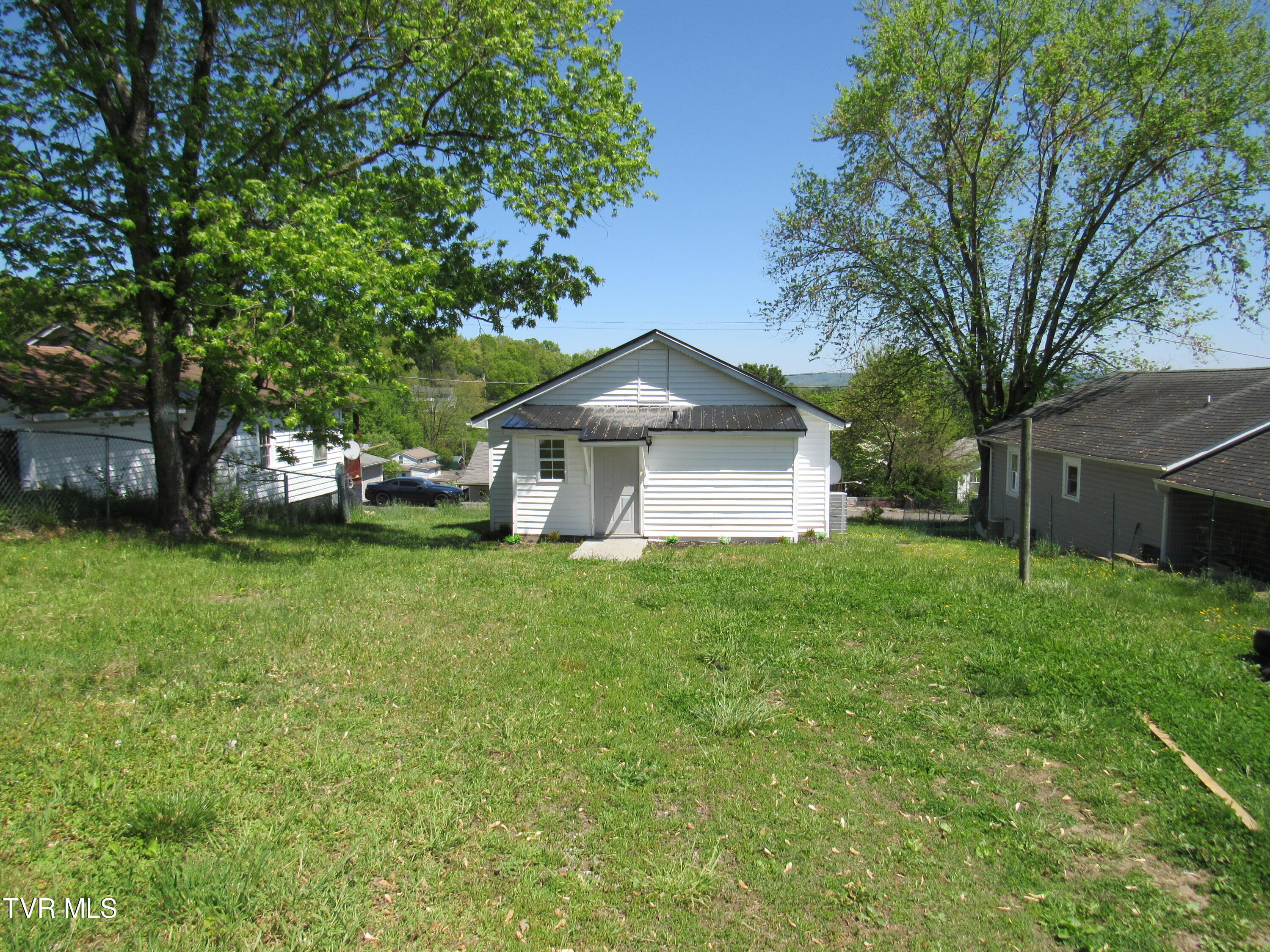 1208 Riverside Avenue Property Photo 24