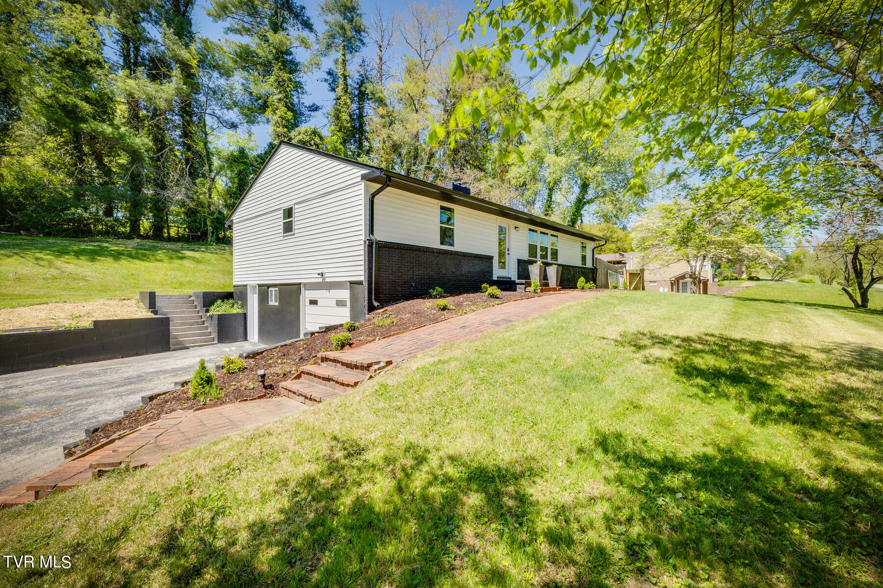 116 West Crown Property Photo 2