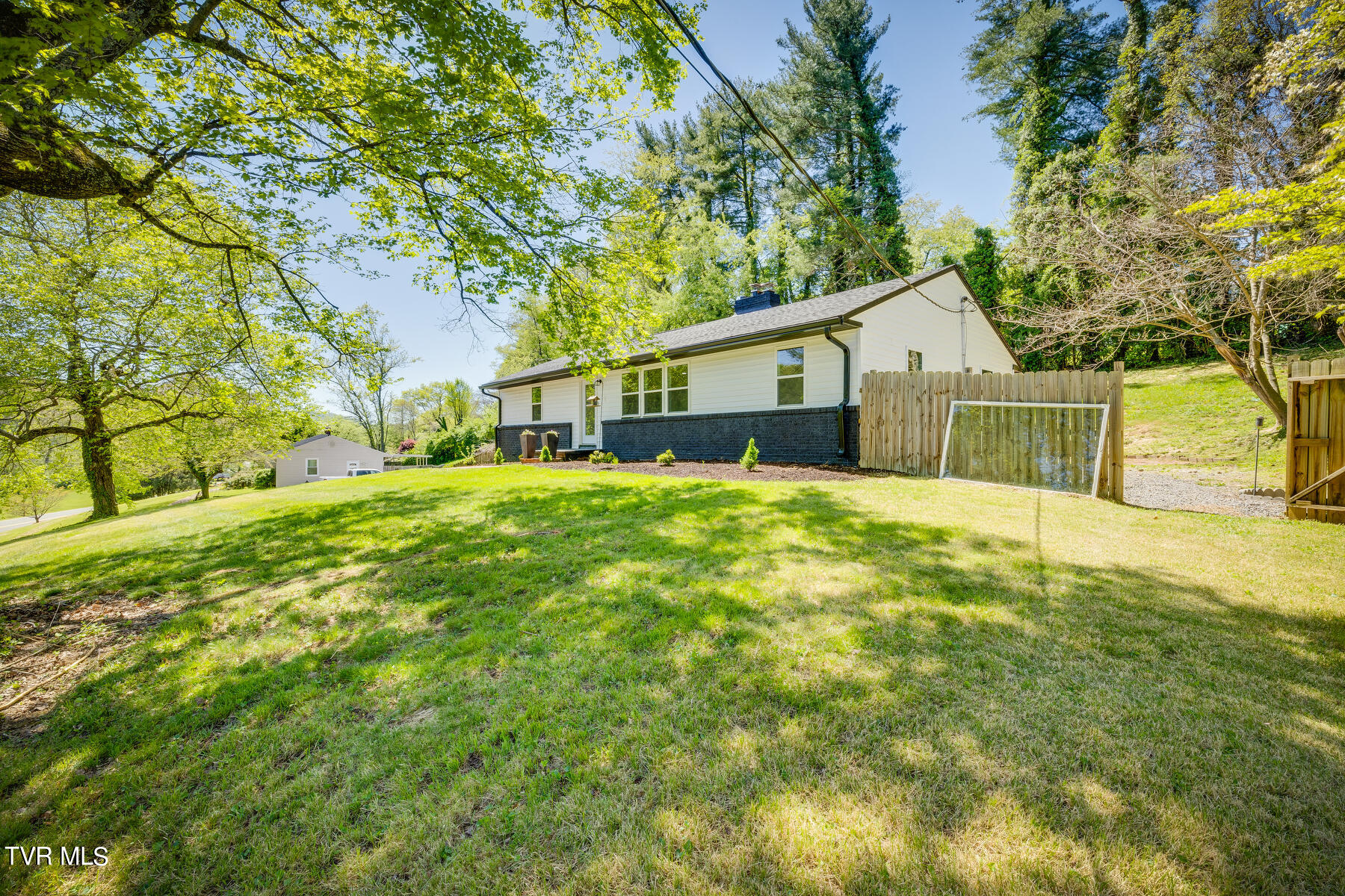 116 West Crown Property Photo 3