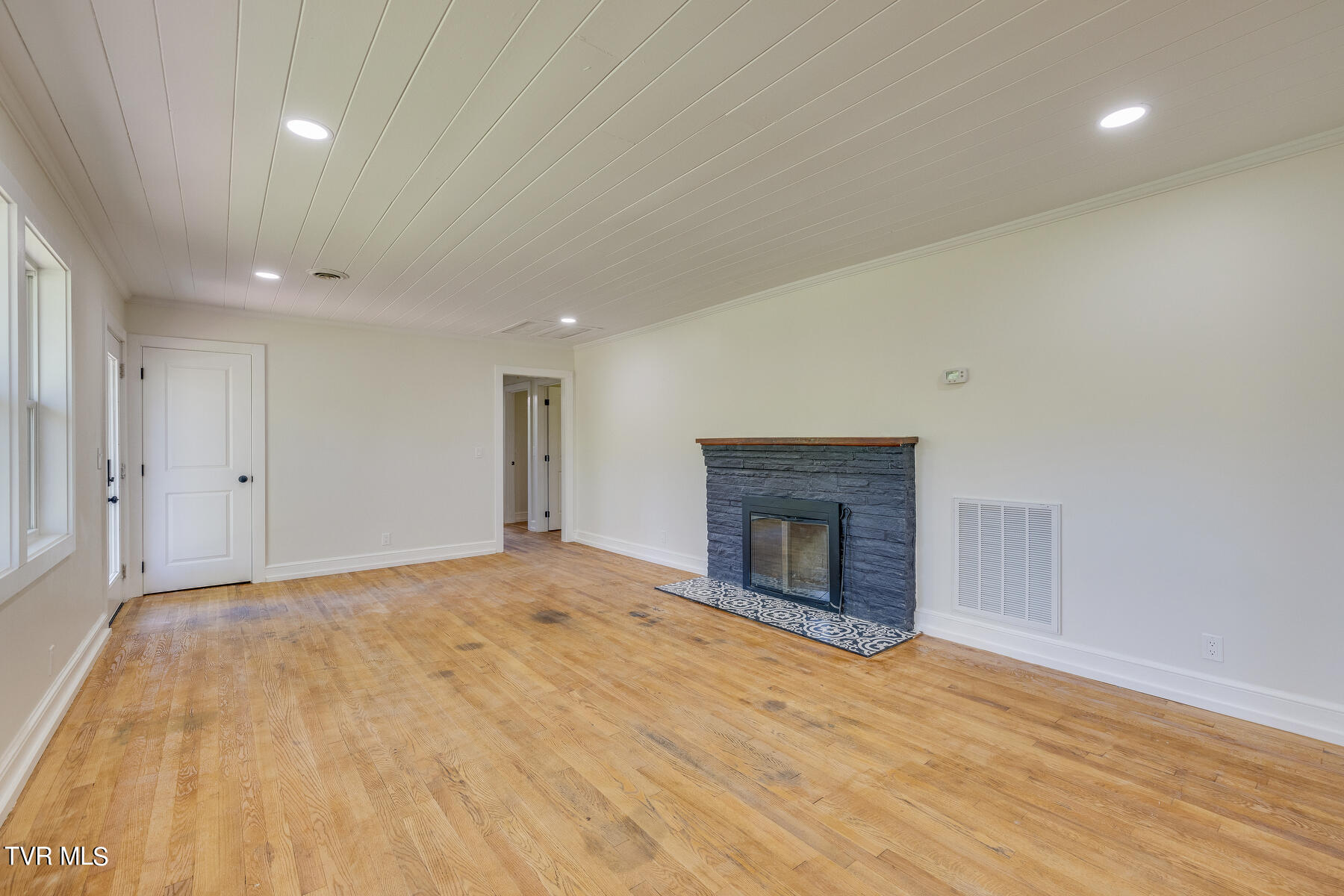 116 West Crown Property Photo 8