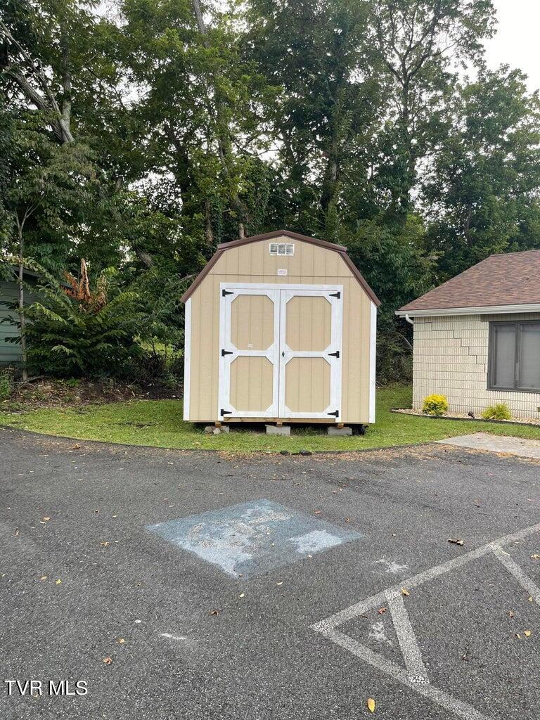 203 Front St W Property Photo 6