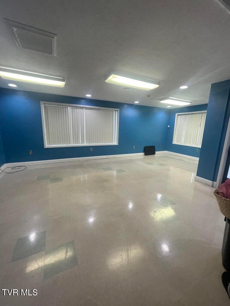 203 Front St W Property Photo 8