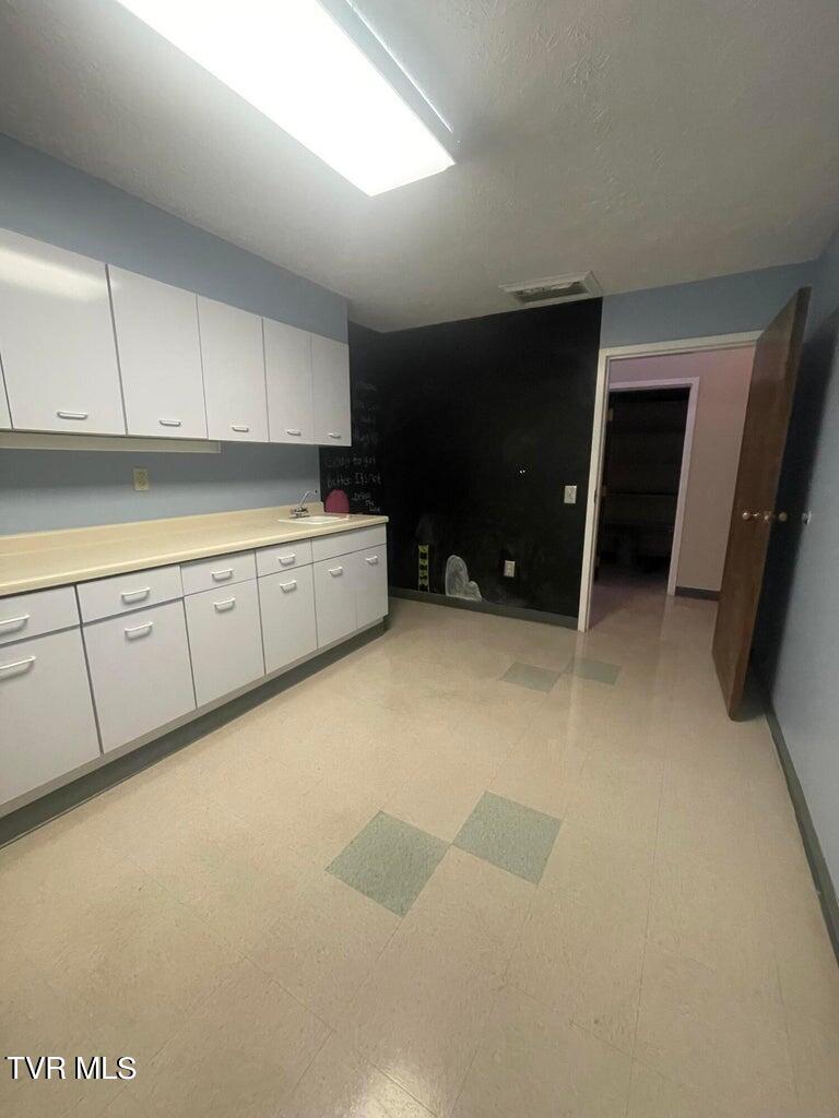 203 Front St W Property Photo 15