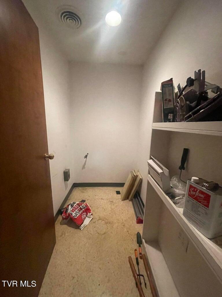 203 Front St W Property Photo 23