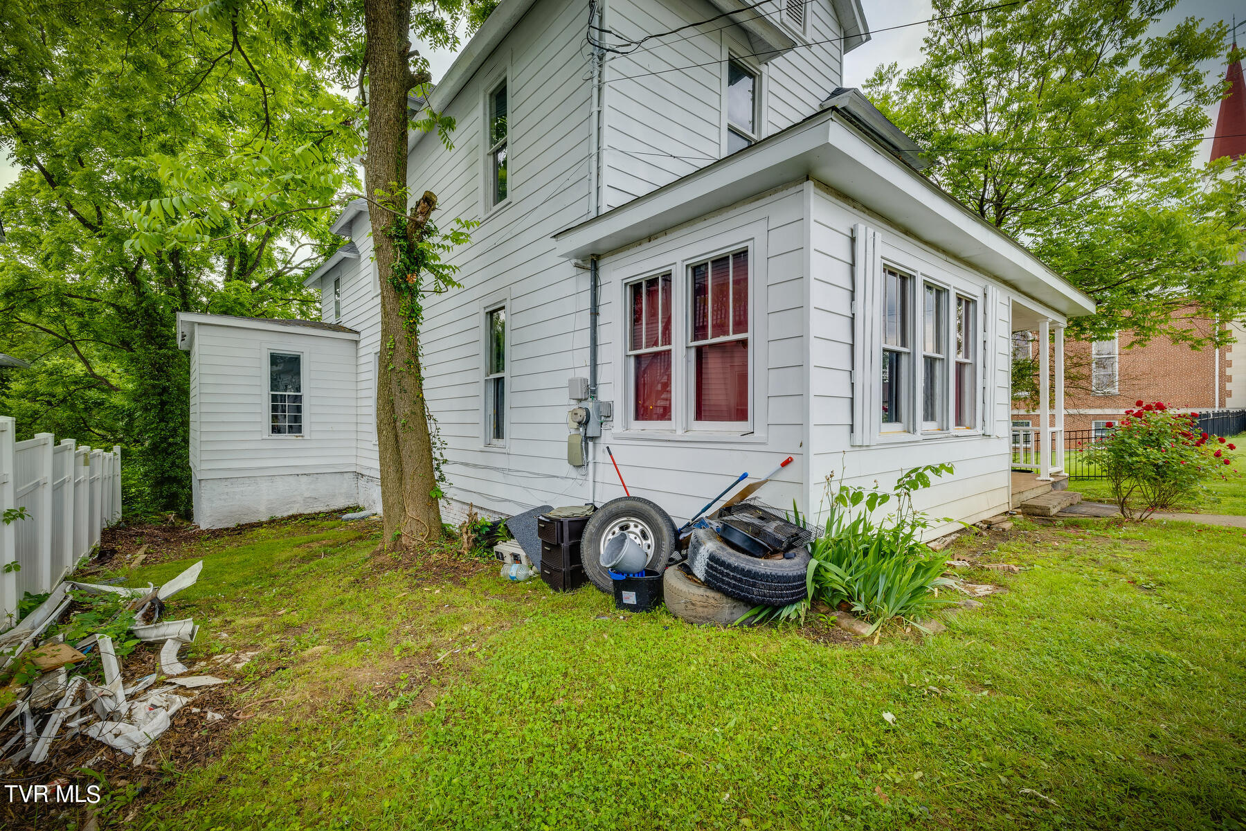 948 Anderson Street Property Photo 2