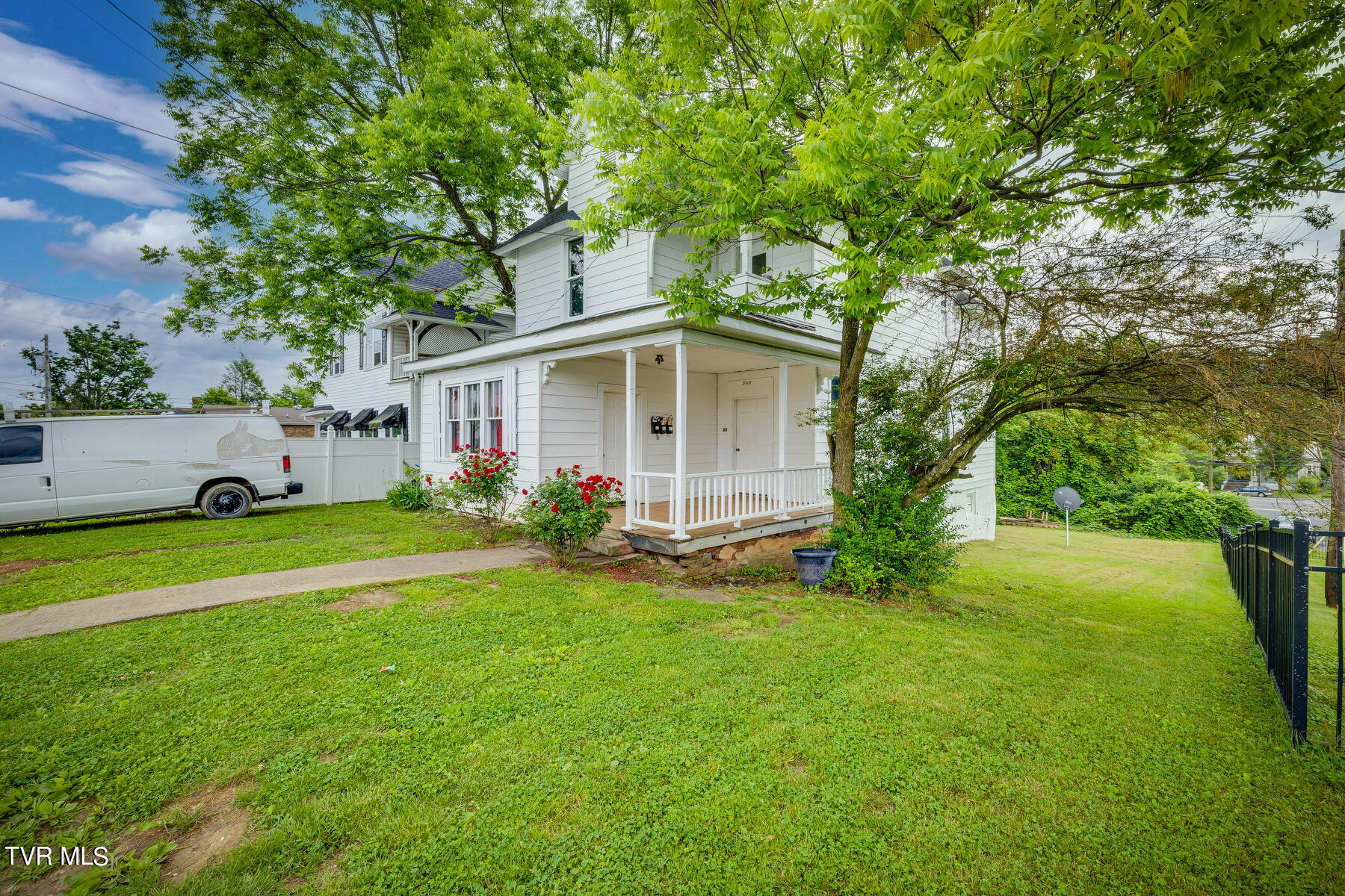948 Anderson Street Property Photo 3