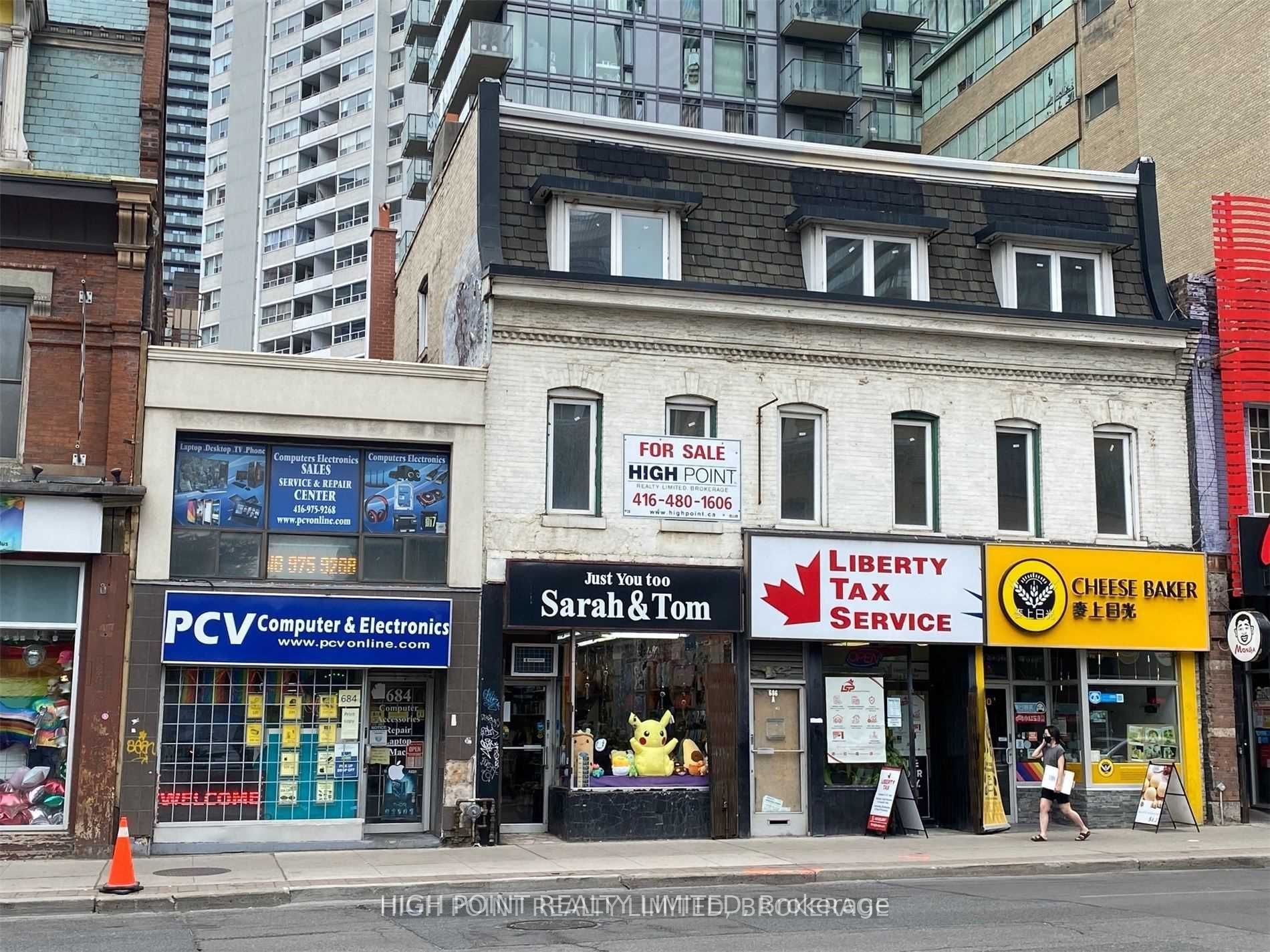 686 Yonge St Property Photo