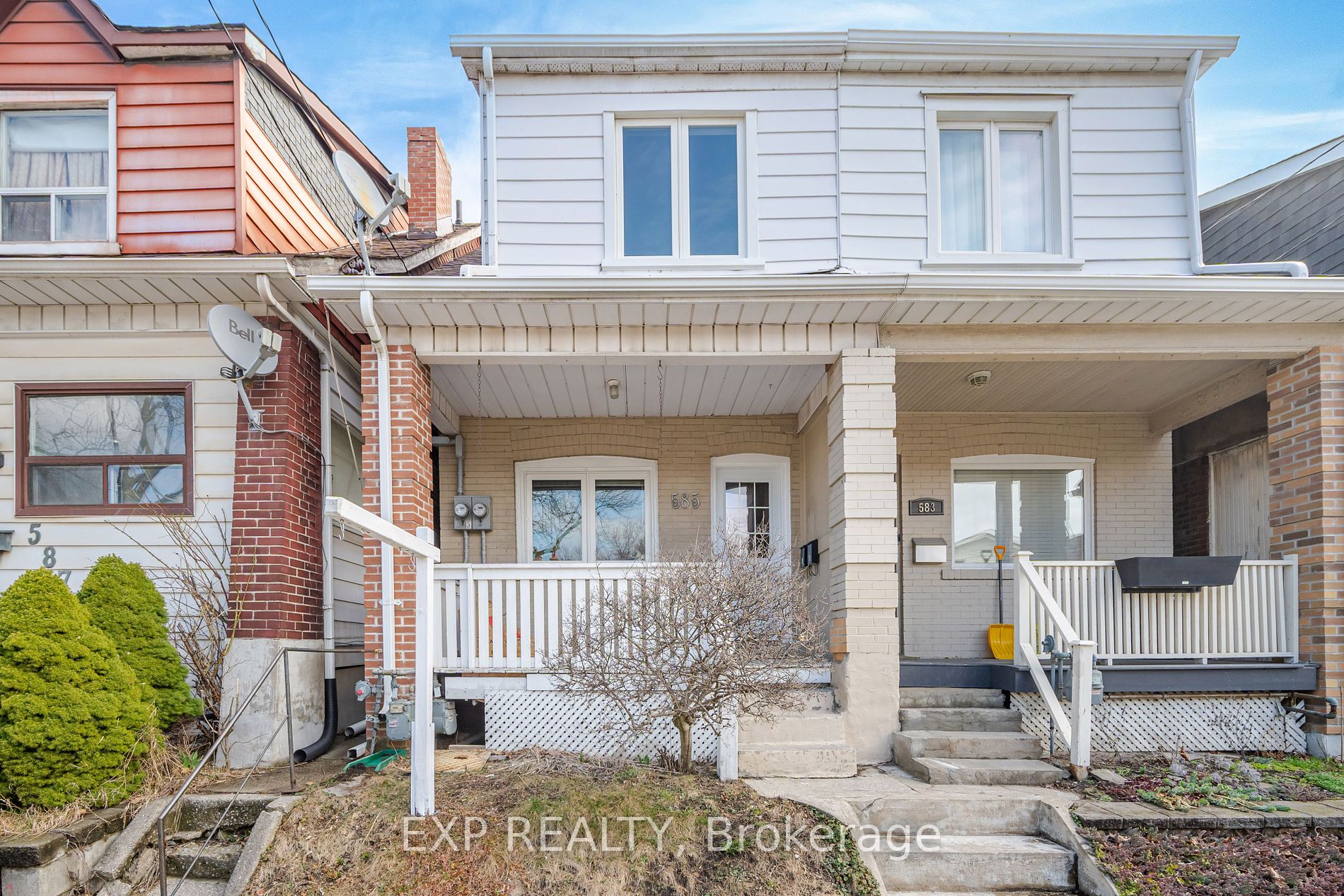 585 Coxwell Ave Property Photo