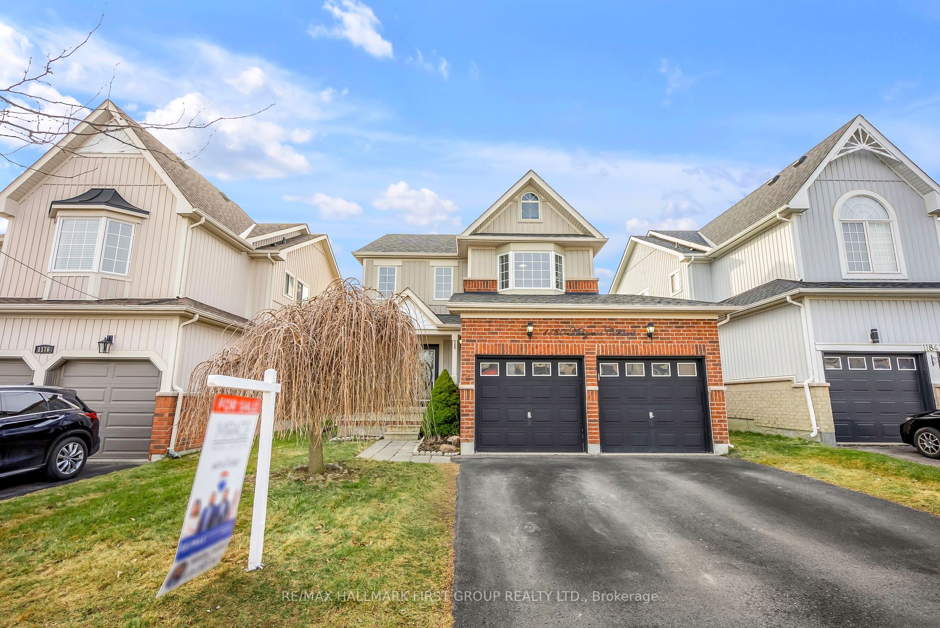 1180 Ashgrove Cres Property Photo