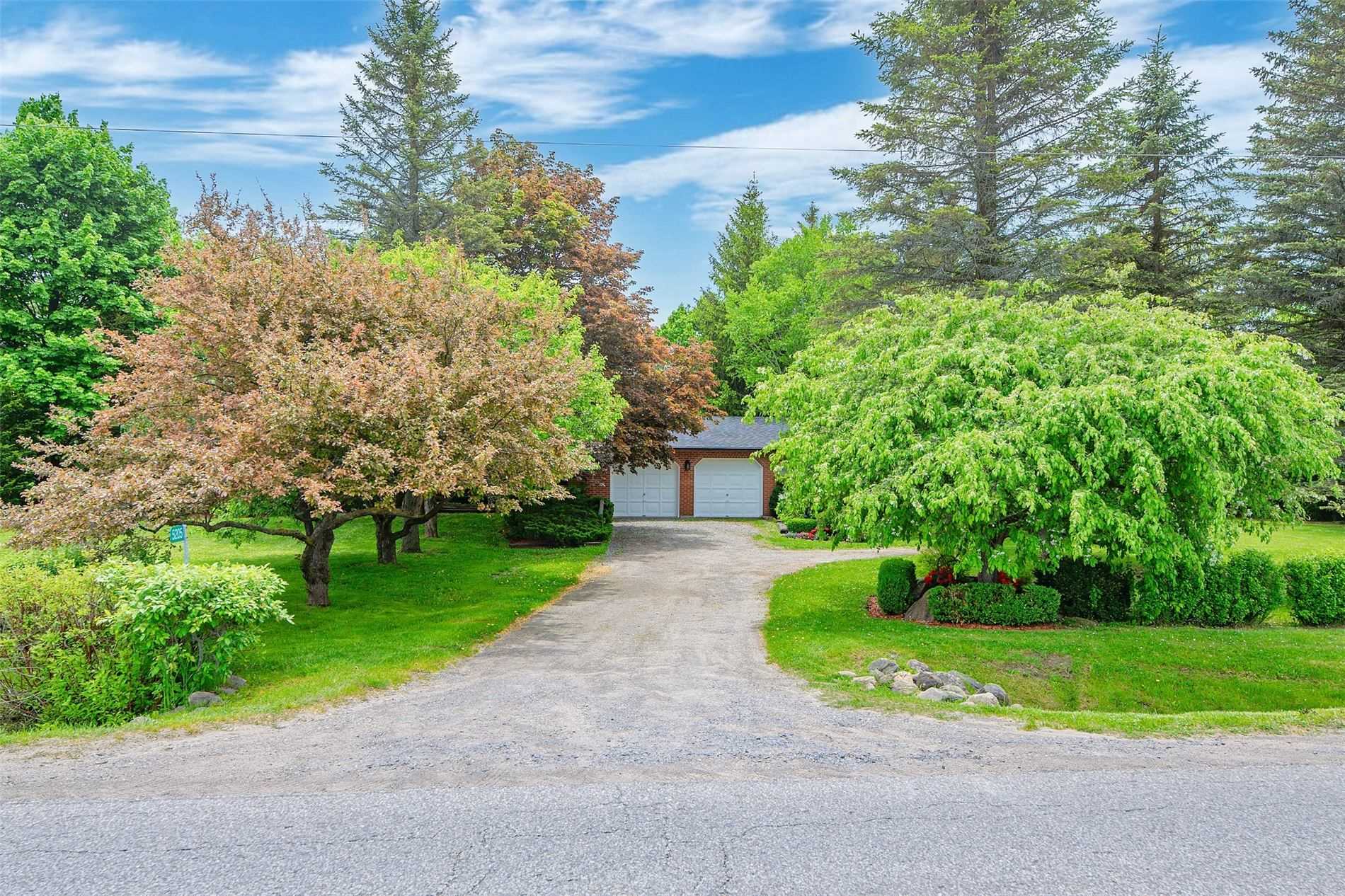 5205 5th Line Property Photo 2