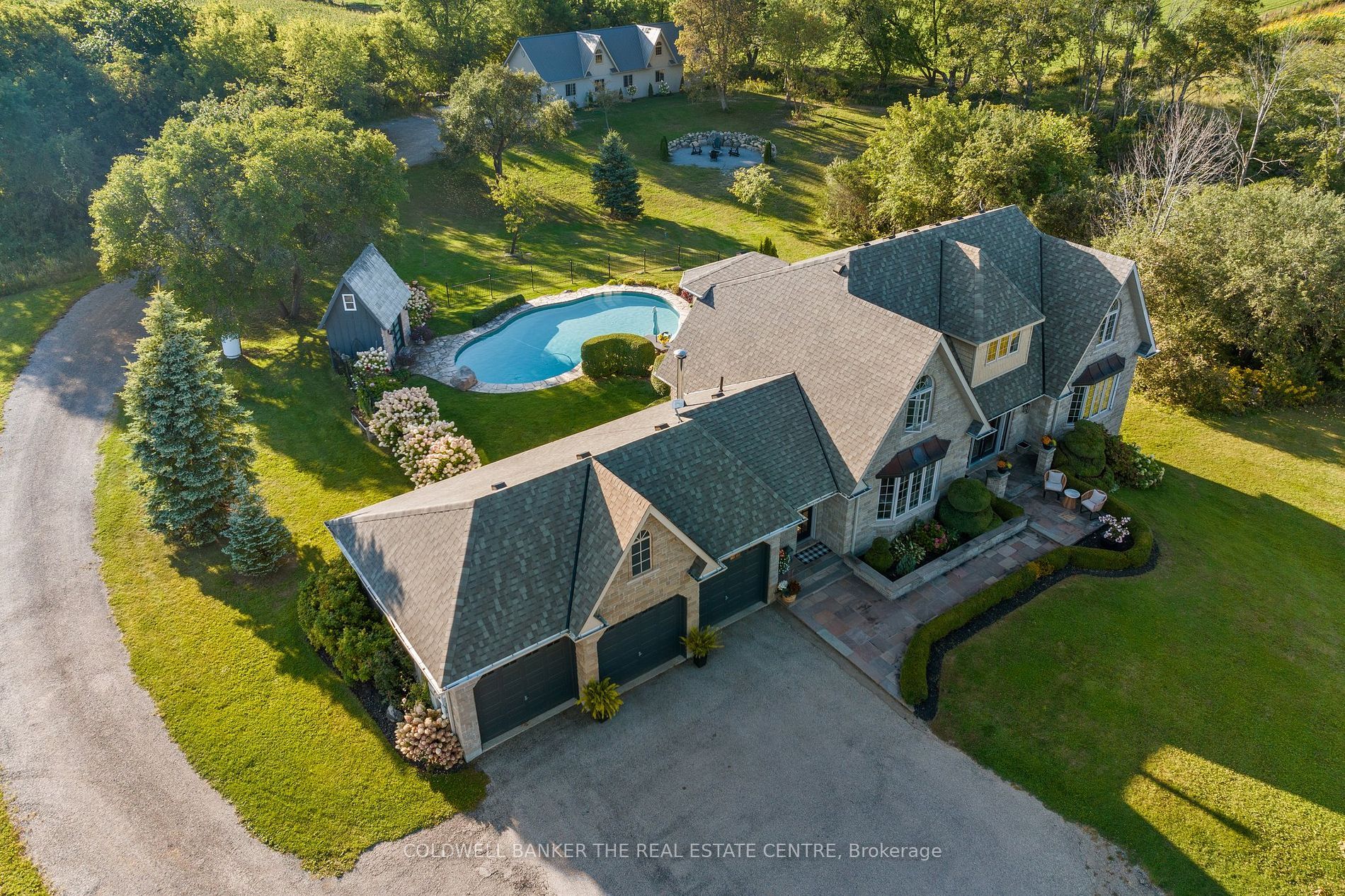 42 Fairbairn Gate W Property Photo 1