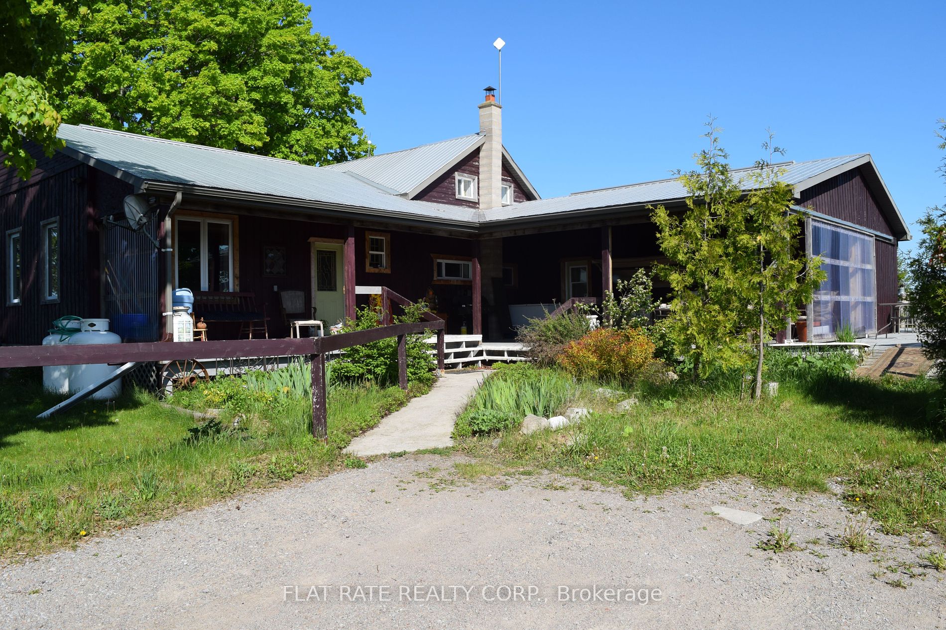 2385 Northey's Rd Property Photo