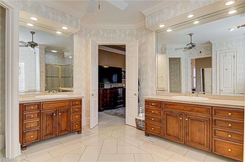 1021 Kent Mews Court Property Photo 23