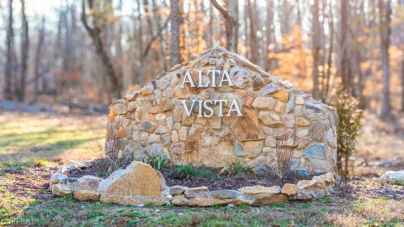 1531 Alta Vista Lane Property Photo