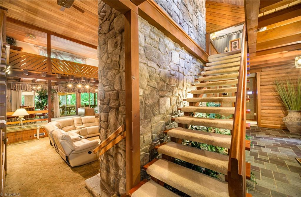 6255 Meadow Lane Property Photo 7