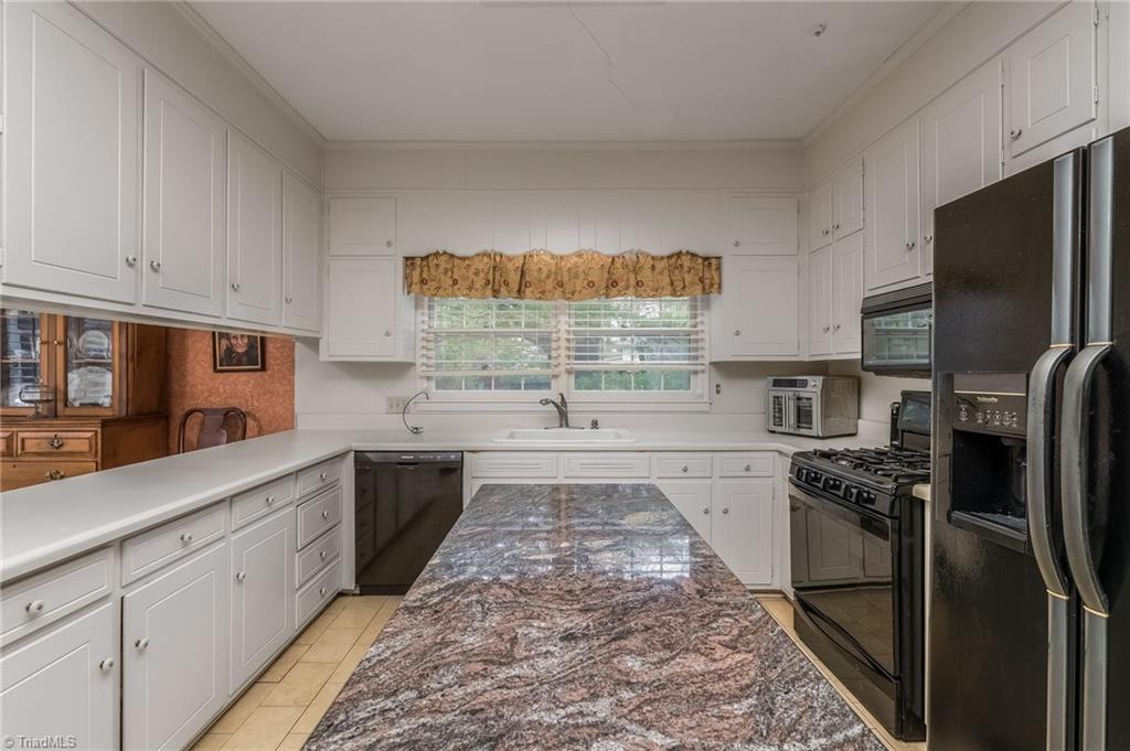 1015 Oakcrest Drive Property Photo 13