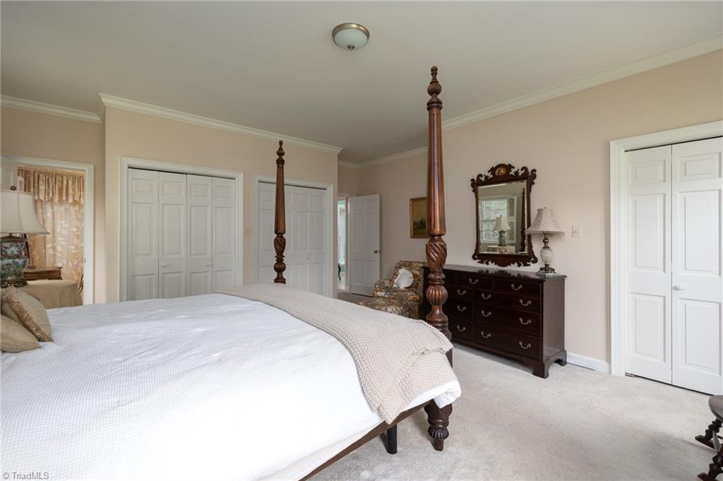 1015 Oakcrest Drive Property Photo 24