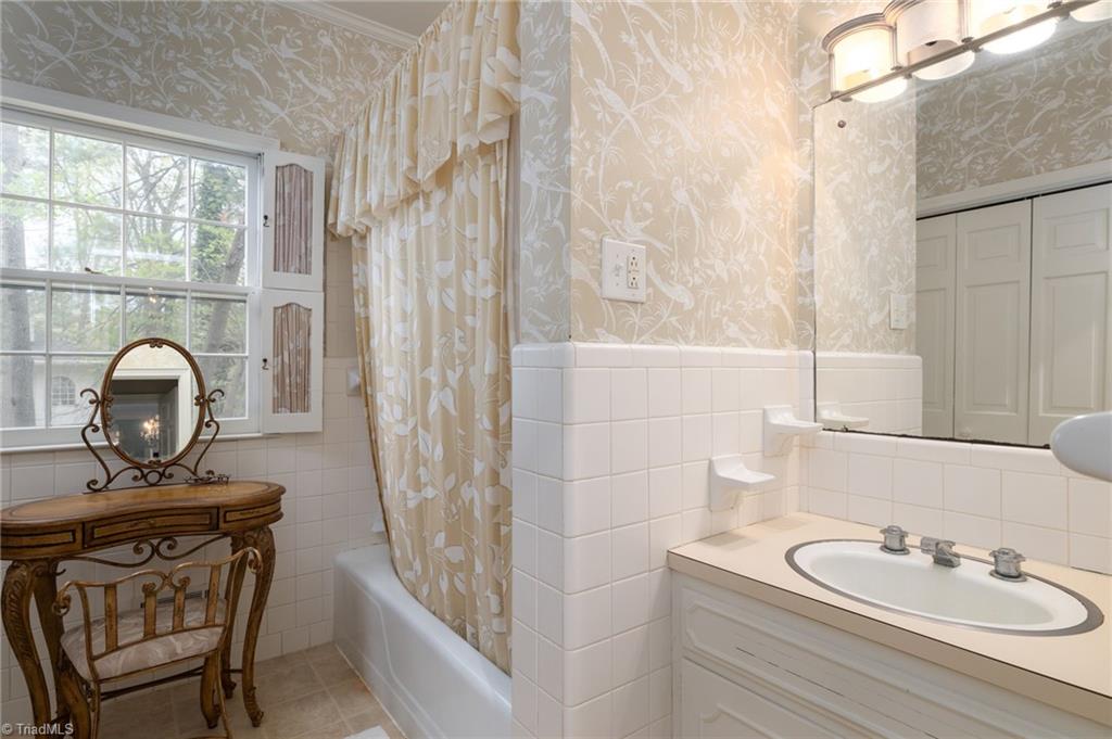 1015 Oakcrest Drive Property Photo 25