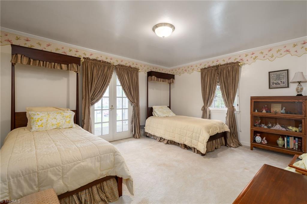 1015 Oakcrest Drive Property Photo 33