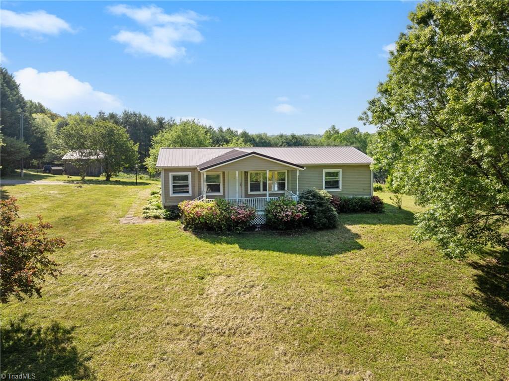 226 Green Meadow Lane Property Photo 1
