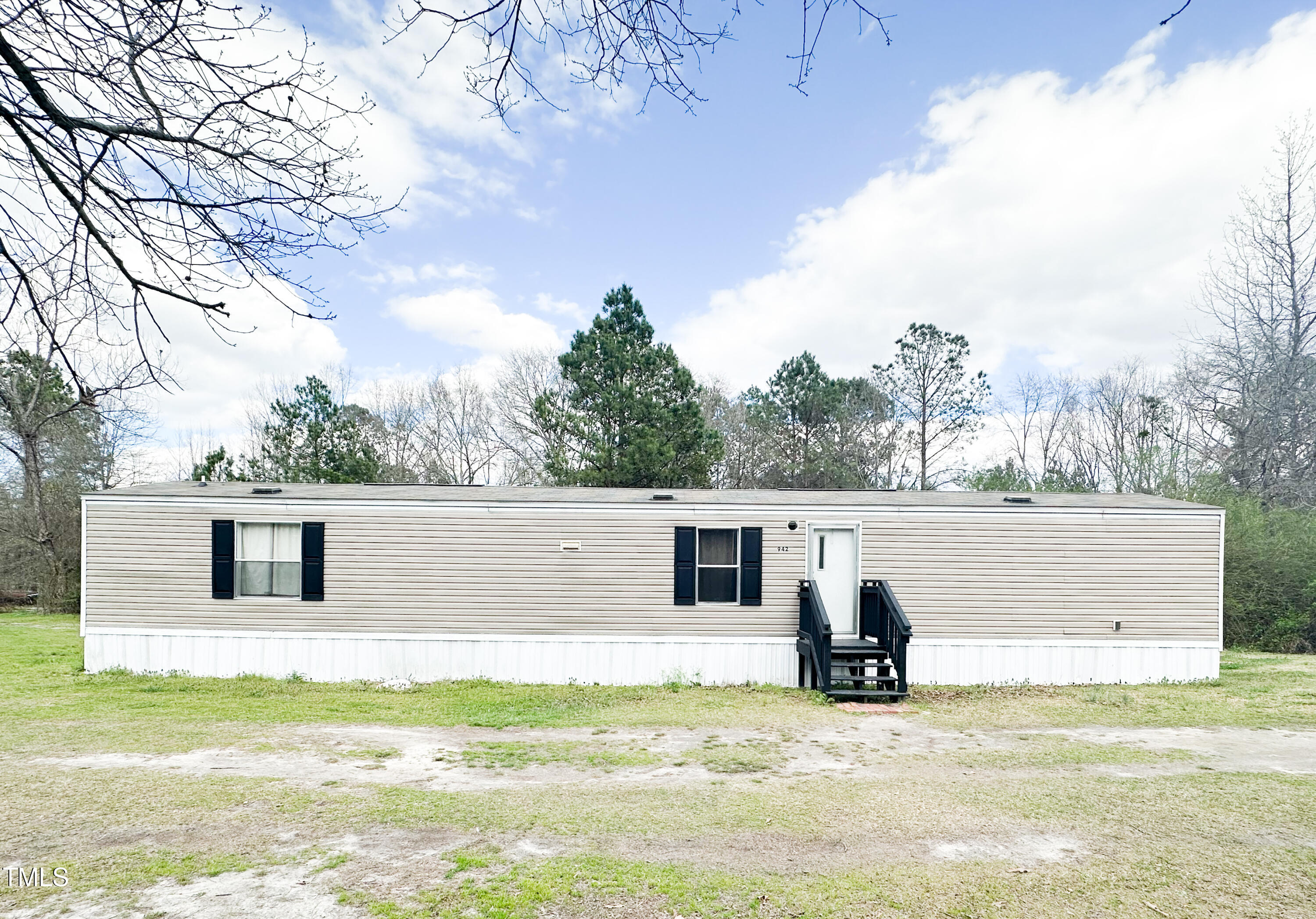 942 Lee County Line Road Property Photo