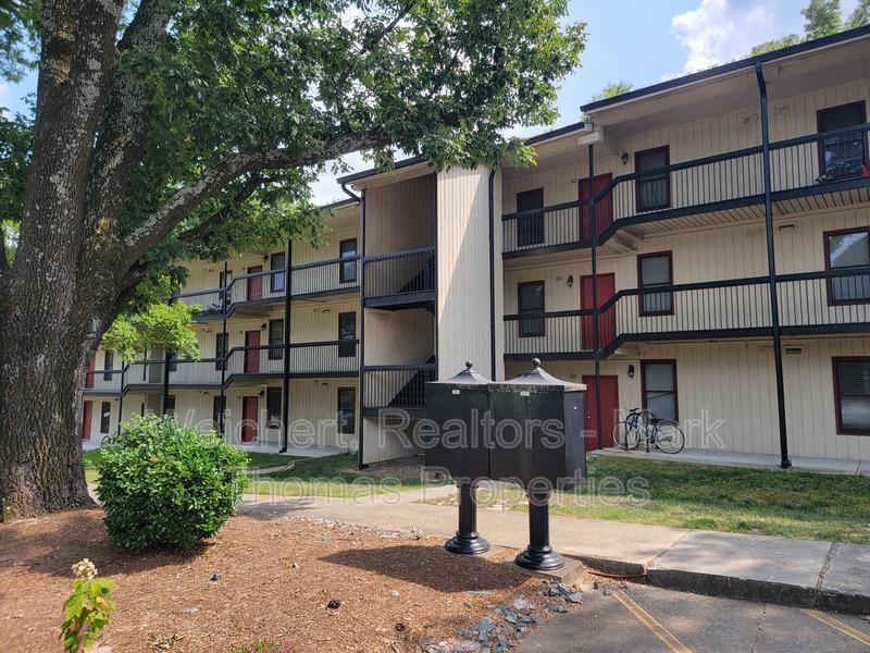 311 Swift Avenue Apt 108 Property Photo 1