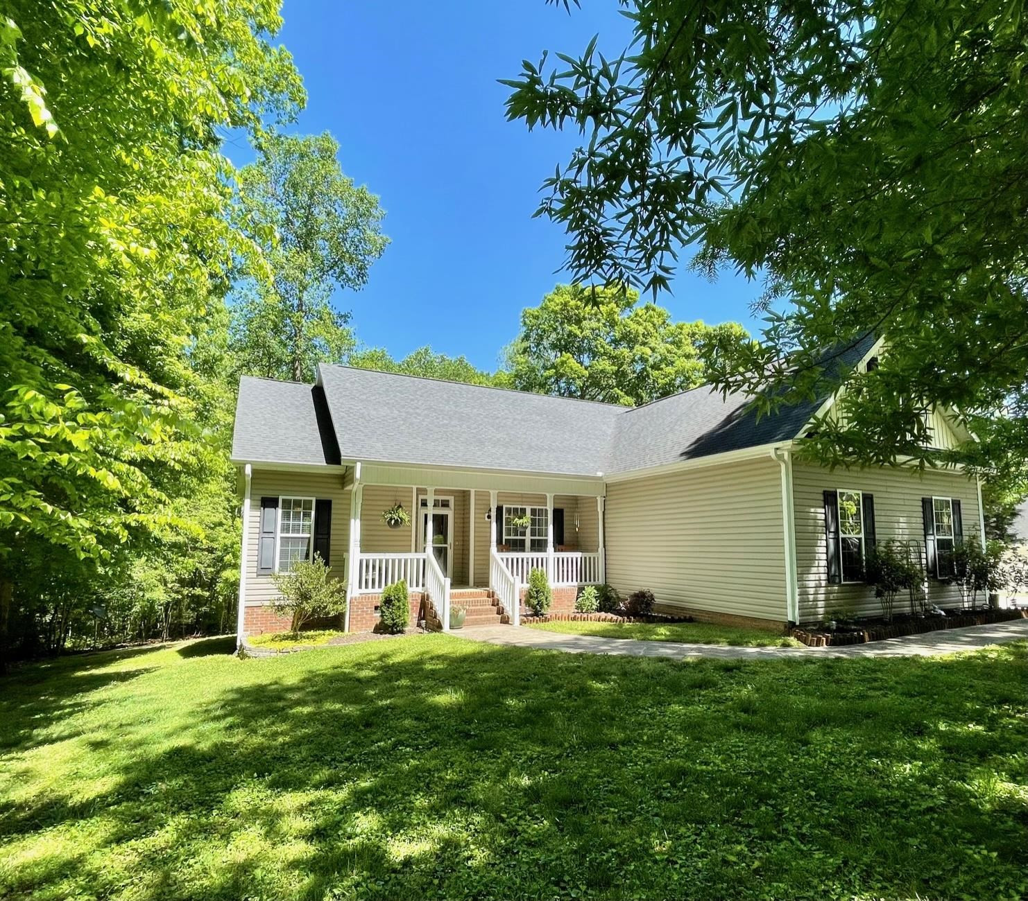 288 Beavertail Road Property Photo 1
