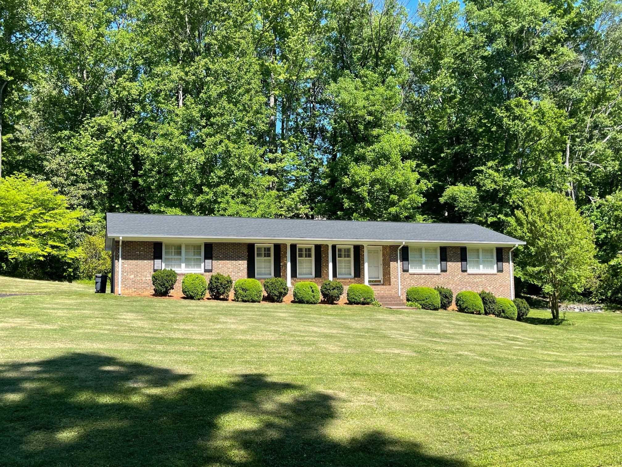 2122 N Woodland Property Photo 1